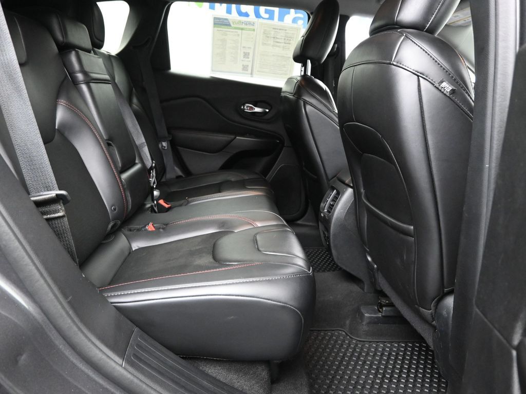 2019 Jeep Cherokee Trailhawk photo 6