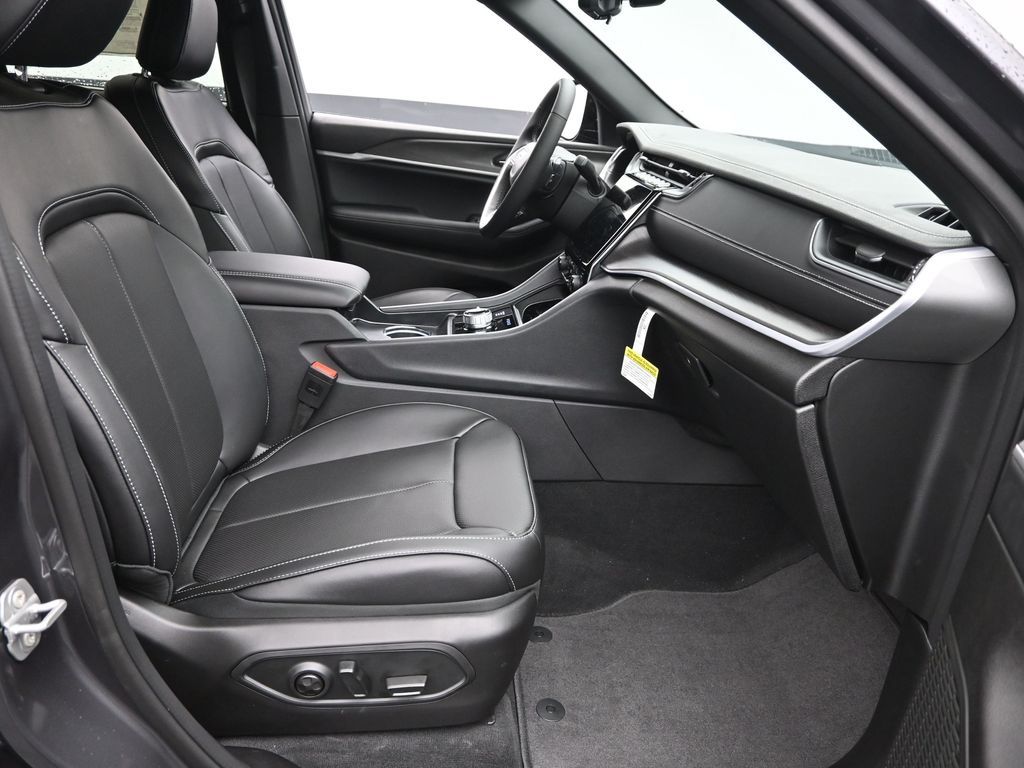 2025 Jeep Grand Cherokee Limited photo 5