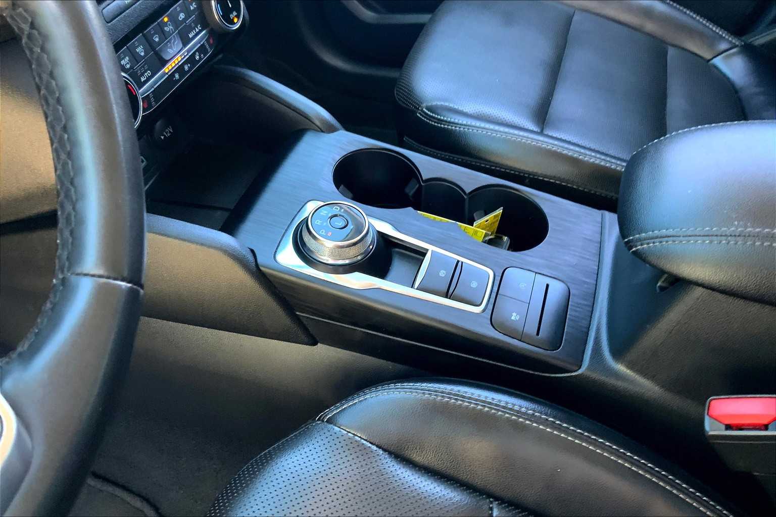2022 Ford Escape SEL photo 16