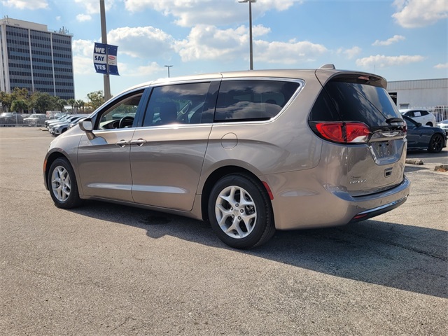2018 Chrysler Pacifica Touring Plus photo 4