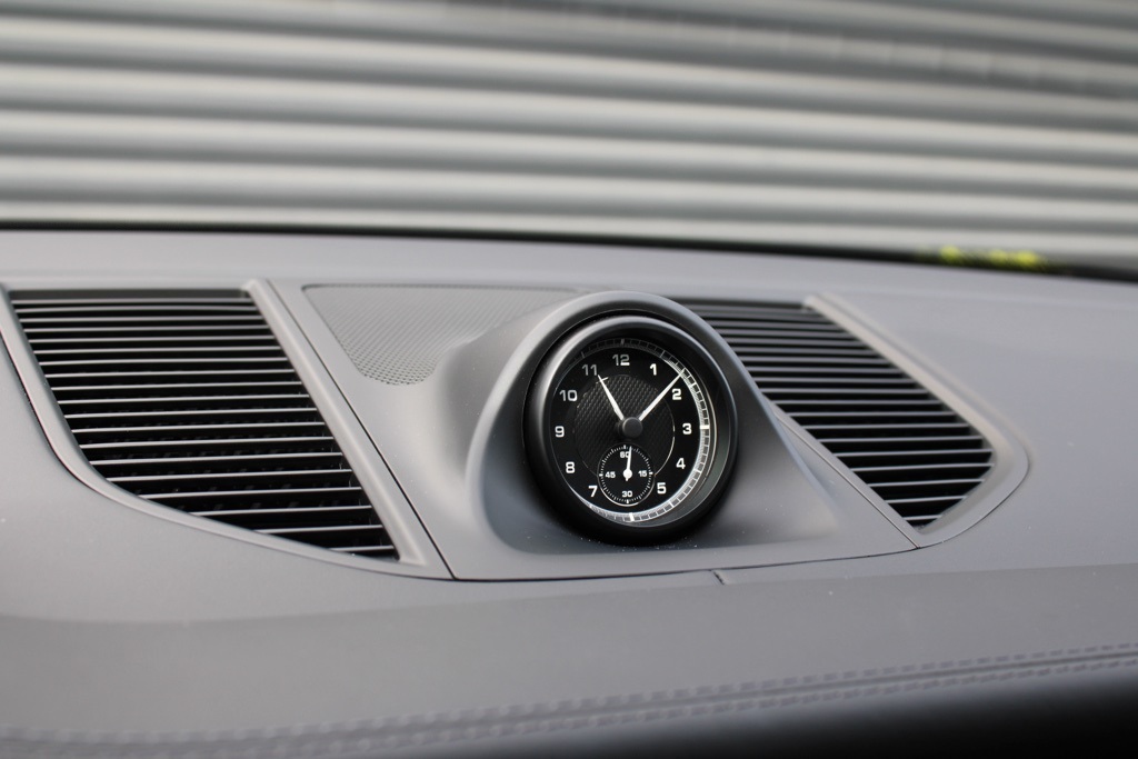 2025 Porsche Macan Base photo 23
