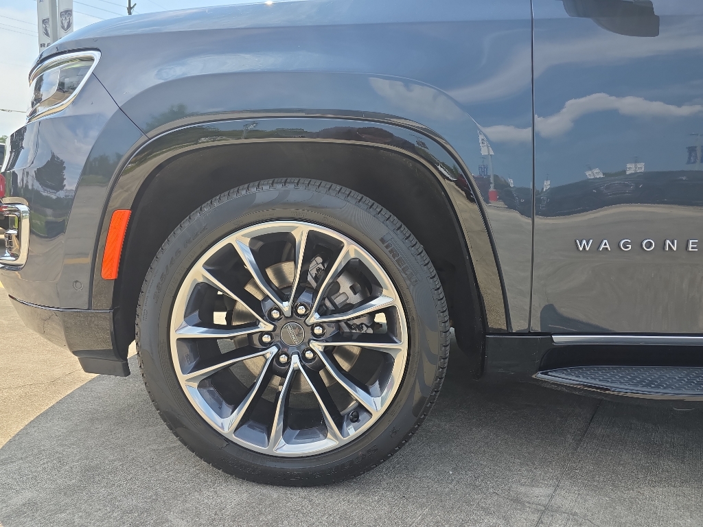 2024 Jeep Wagoneer L Series II photo 3