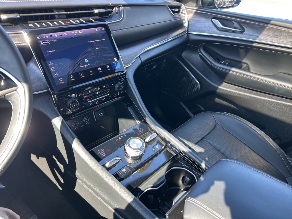 2024 Jeep Grand Cherokee Overland photo 13
