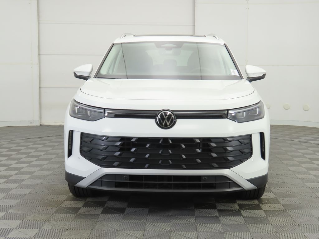 2025 Volkswagen Tiguan SE photo 3