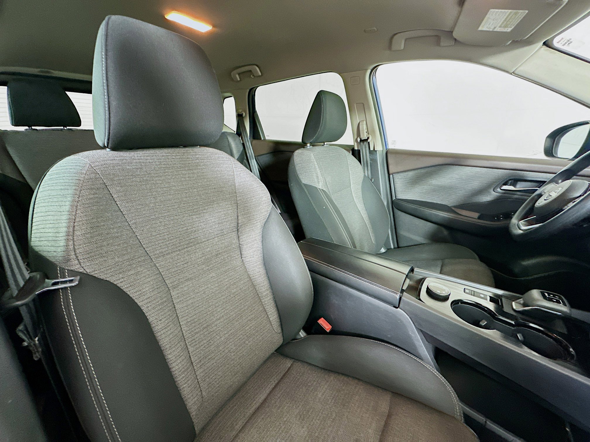 2023 Nissan Rogue SV photo 25