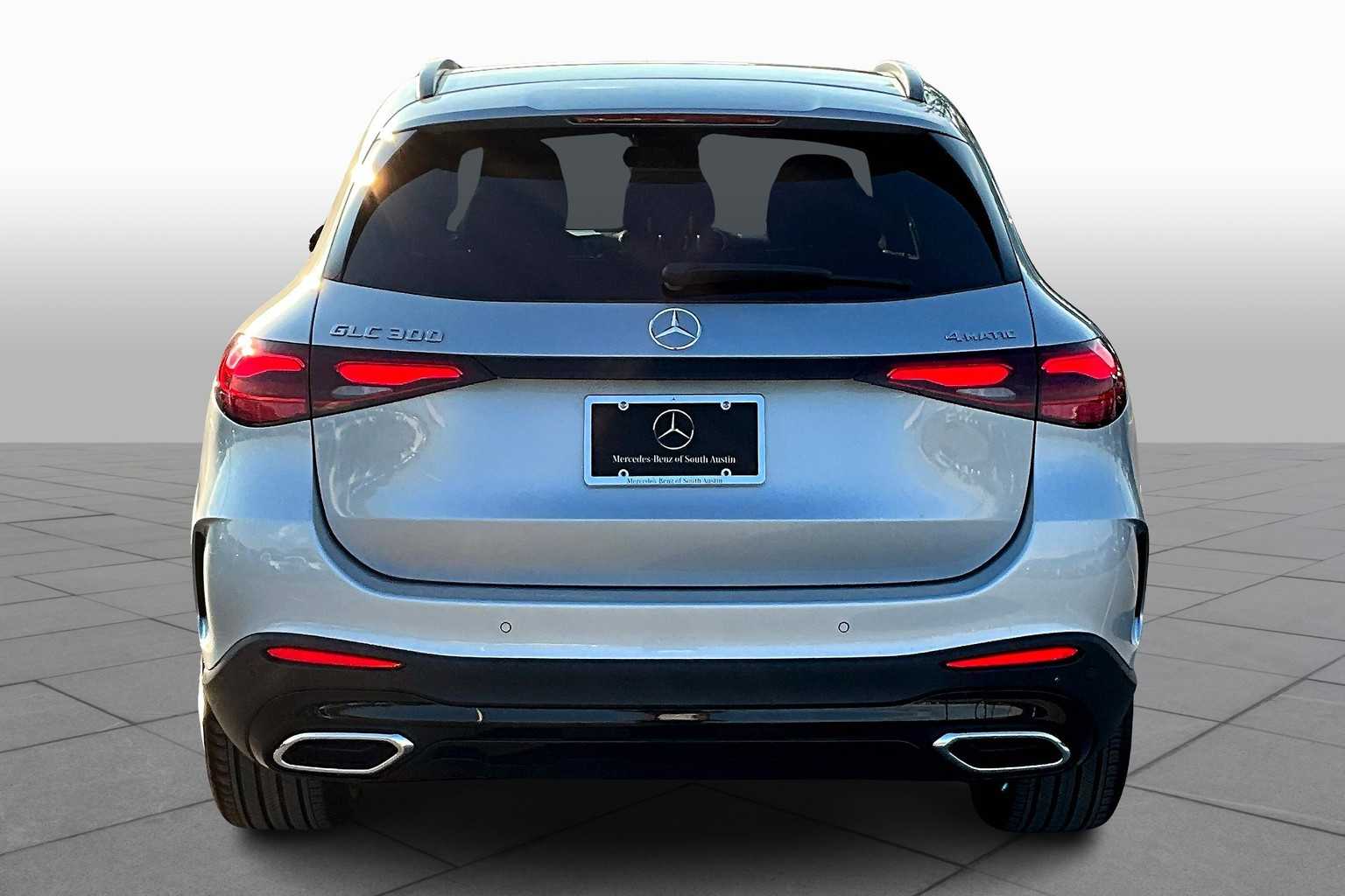 2026 Mercedes Benz GLC 300 4MATIC photo 3