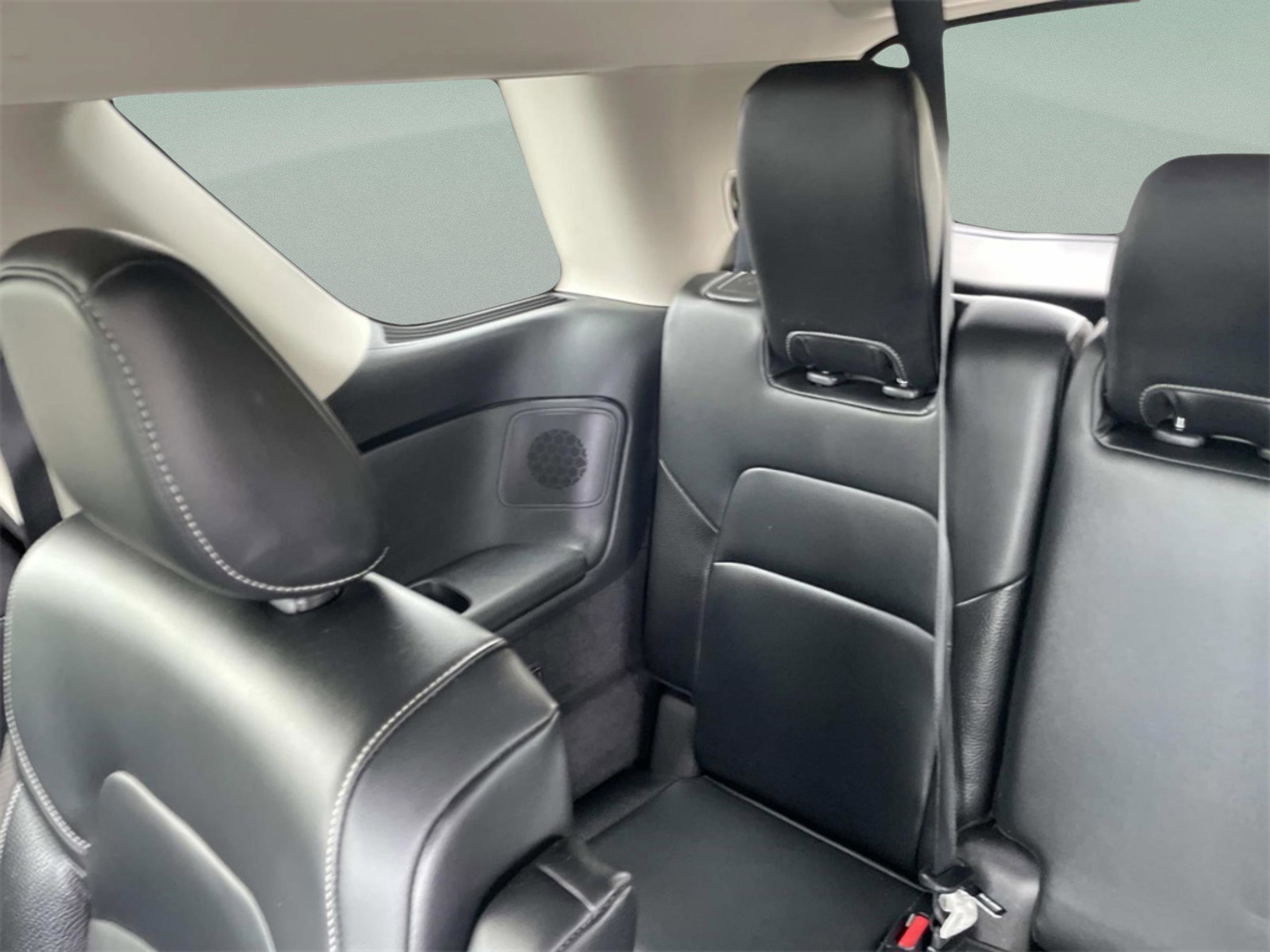 2022 Nissan Pathfinder SL photo 7
