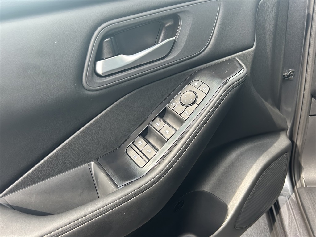 2026 Nissan Rogue SV photo 14
