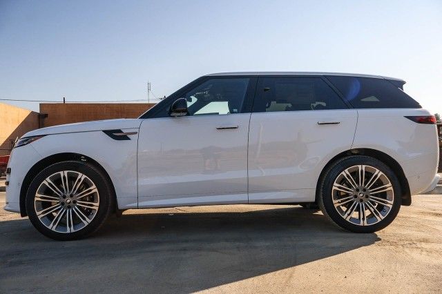 2025 Land Rover Range Rover Sport SE photo 4