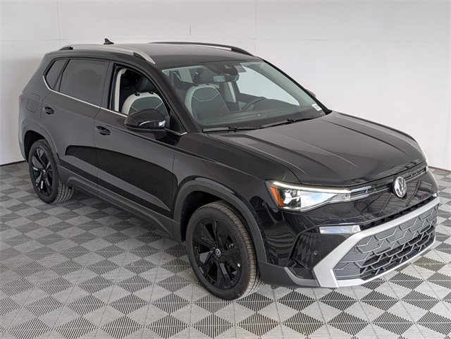 2025 Volkswagen Taos SE photo 2