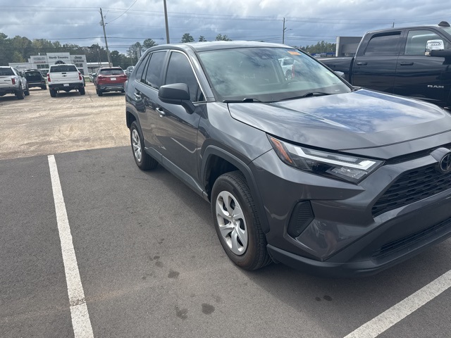 2023 Toyota RAV4 LE photo 3