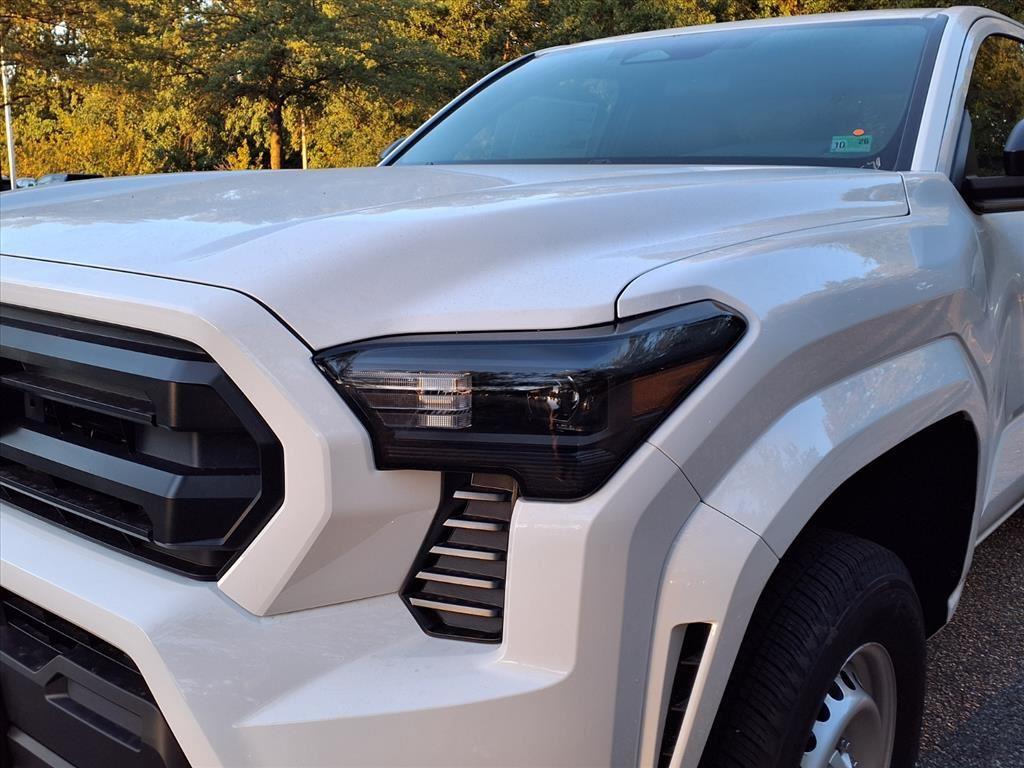 2025 Toyota Tacoma SR 4x4 XtraCab photo 3