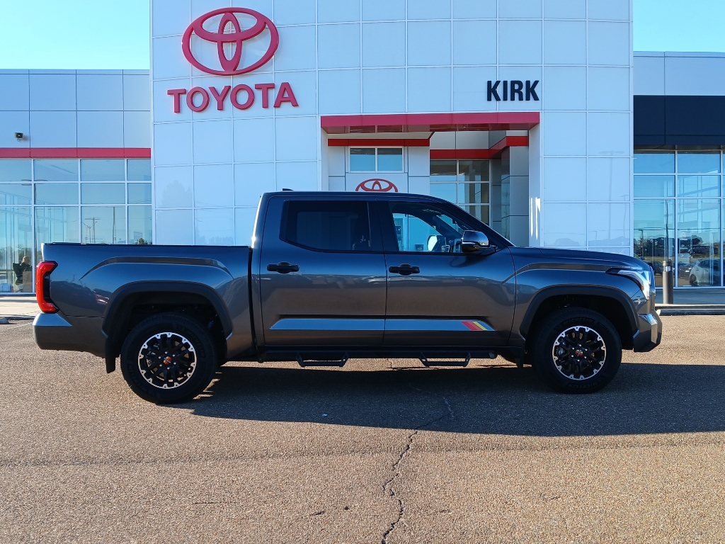 2025 Toyota Tundra Platinum's photo
