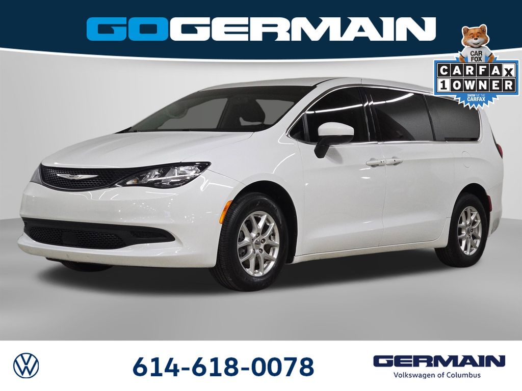 Pre-Owned 2022 Chrysler Voyager LX's photo