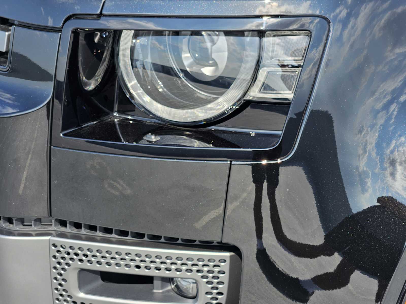 2025 Land Rover Defender 130 V8 photo 4