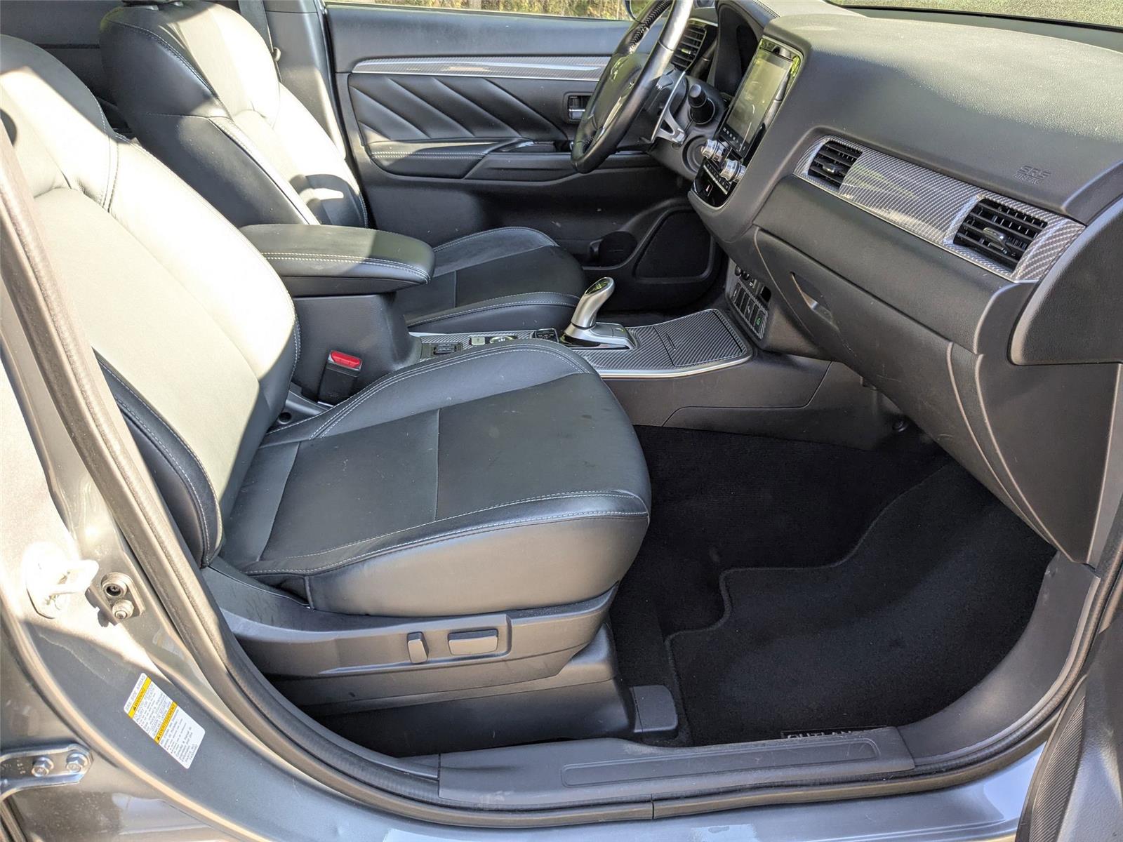 2020 Mitsubishi Outlander PHEV SEL photo 35