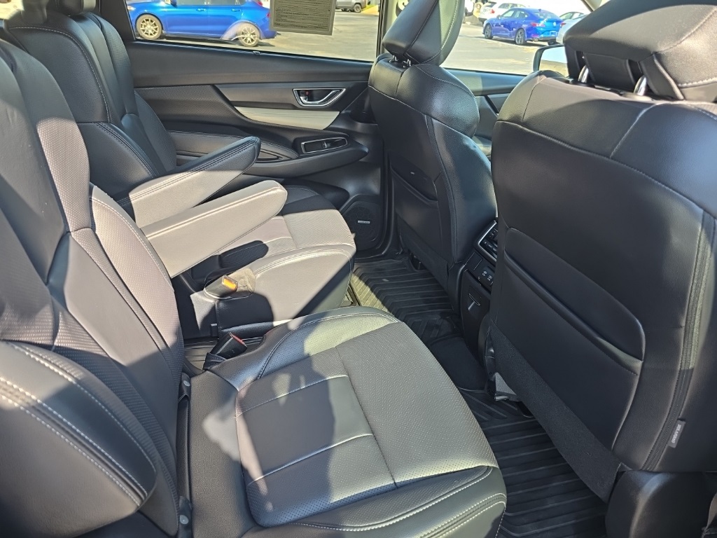 Used 2022 Ice Silver Metallic Subaru Limited image 18