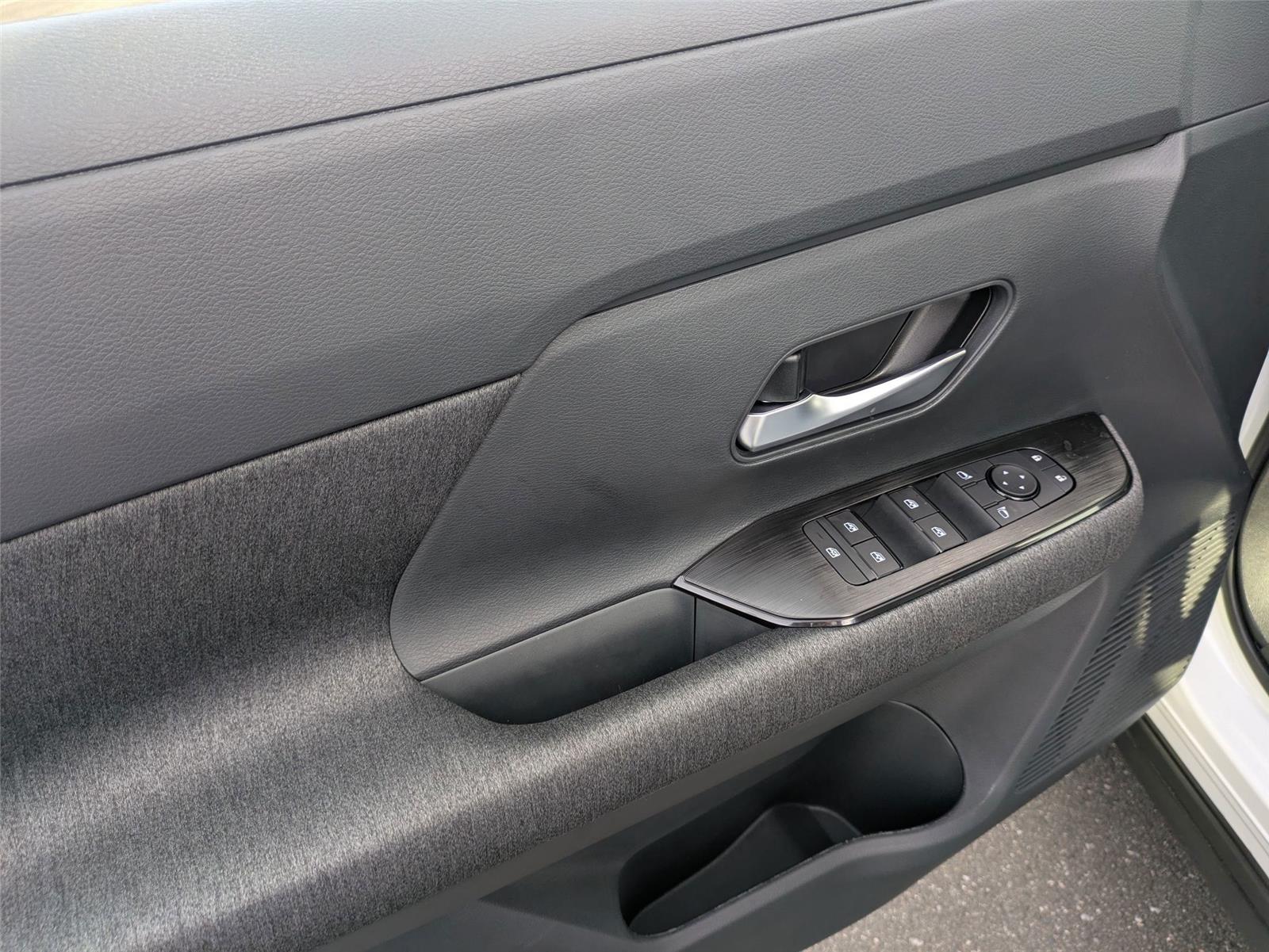 2026 Nissan Kicks SV photo 11