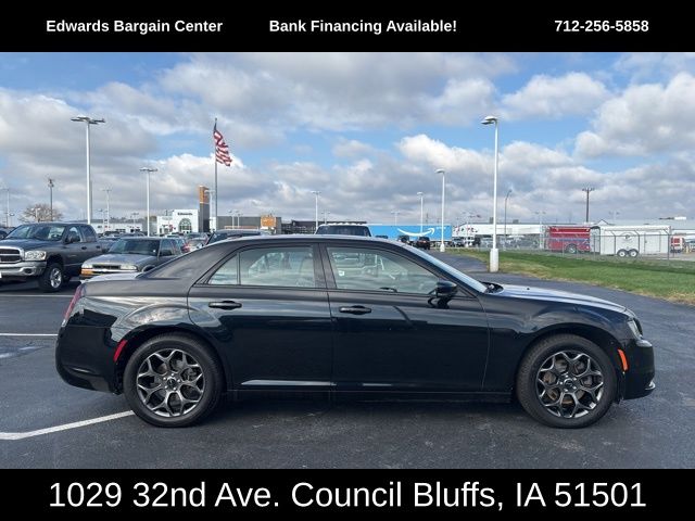 2018 Chrysler 300 S's photo