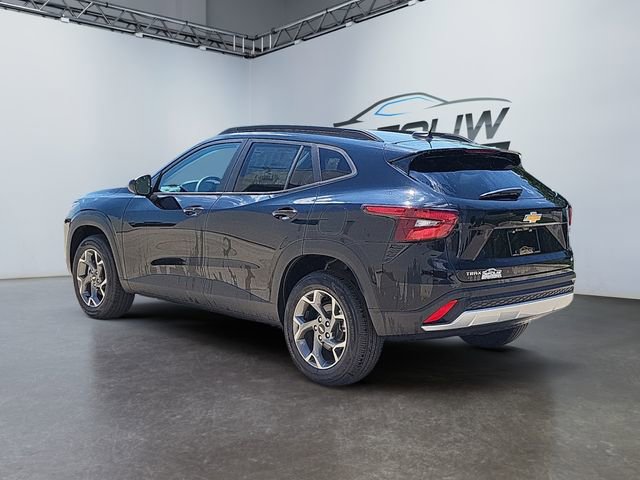 2025 Chevrolet Trax LT photo 5