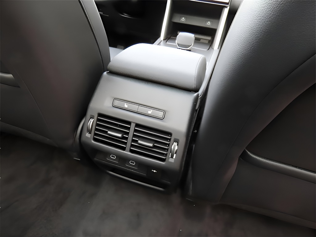 2025 Land Rover Discovery Sport S photo 17