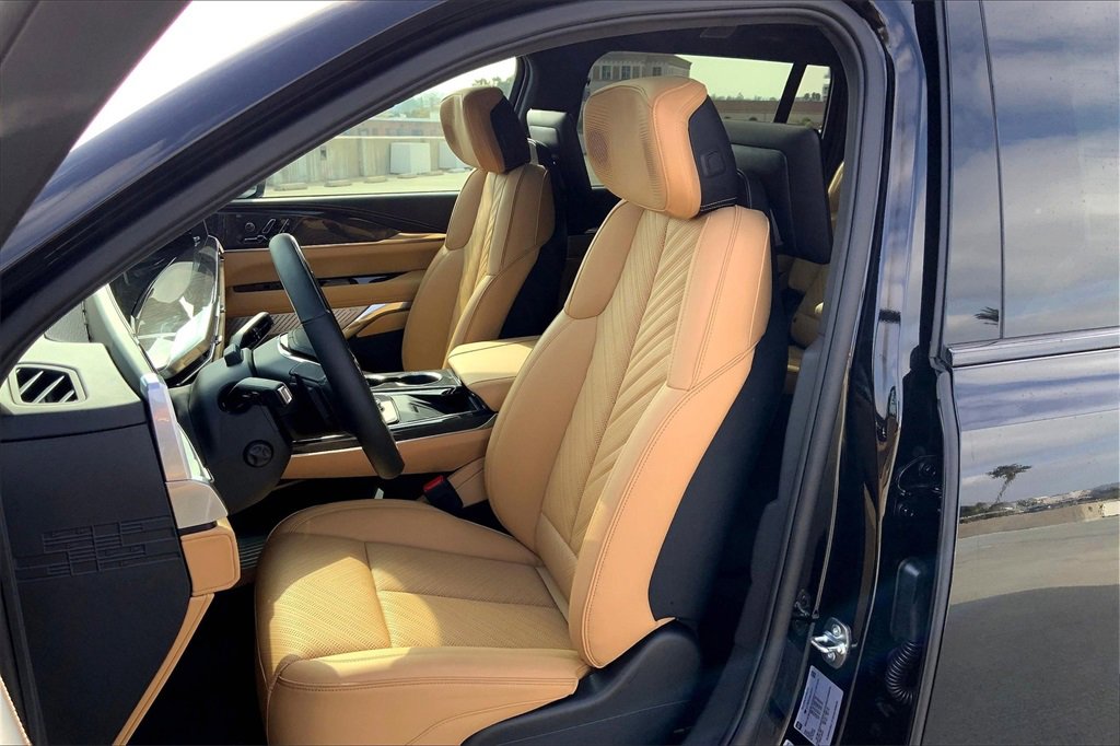 2025 Cadillac Escalade IQ Luxury photo 11