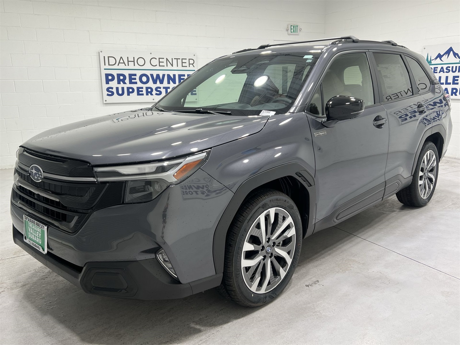 2025 Subaru Forester Touring photo 3
