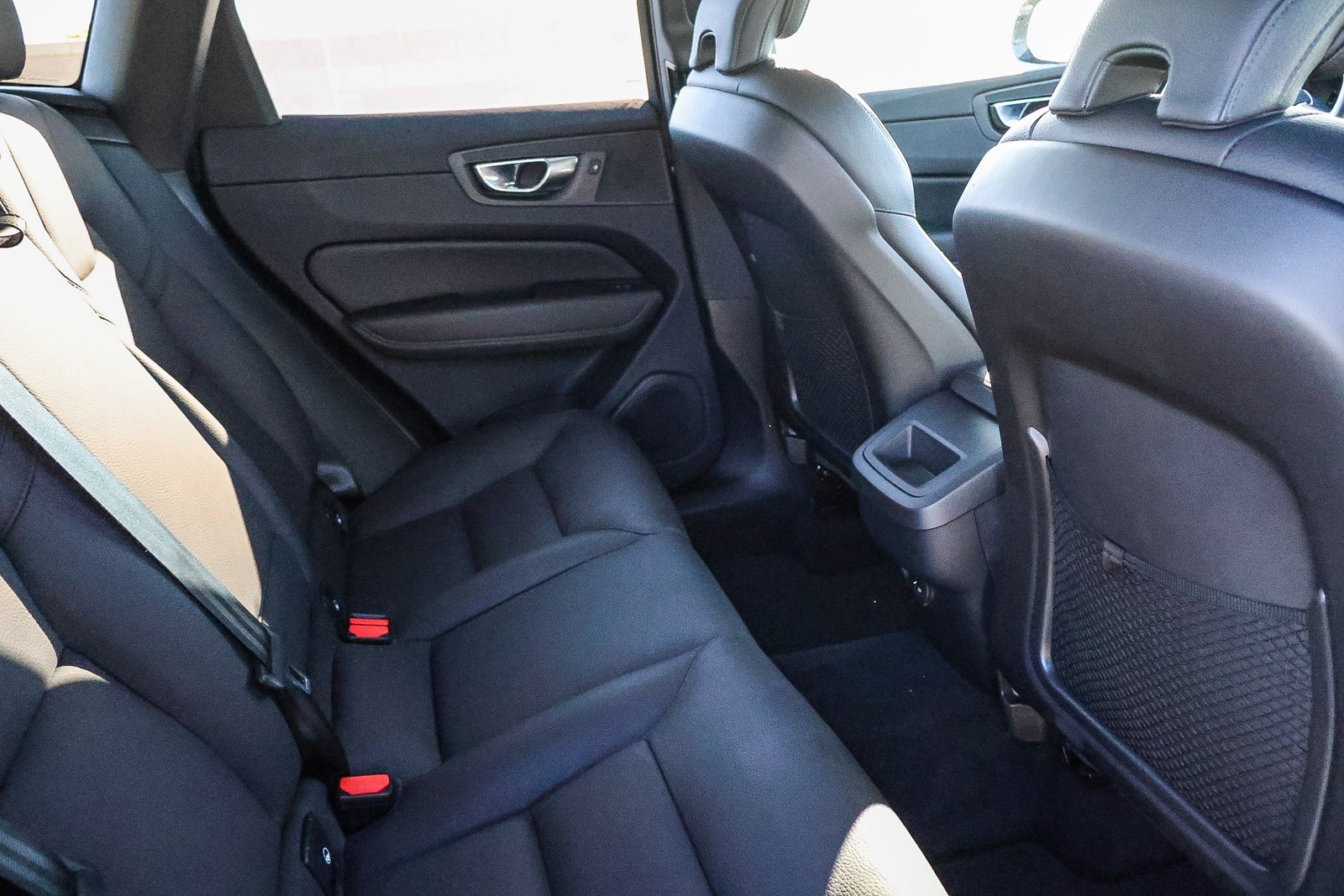 2025 Volvo XC60 B5 Plus photo 11