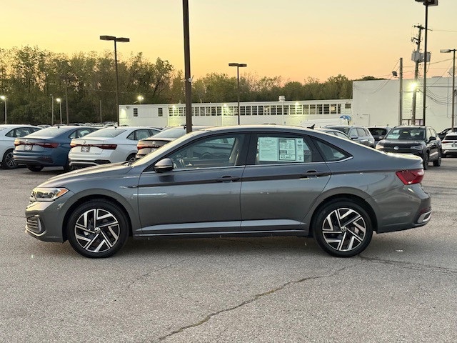 2023 Volkswagen Jetta 1.5T SEL photo 8