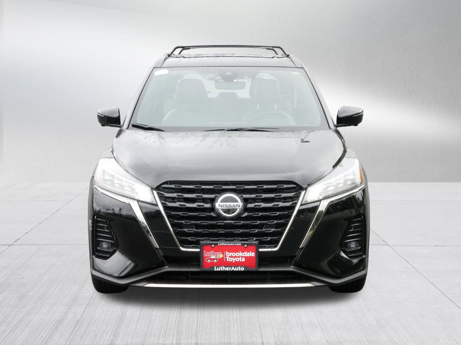 2021 Nissan Kicks SR photo 2