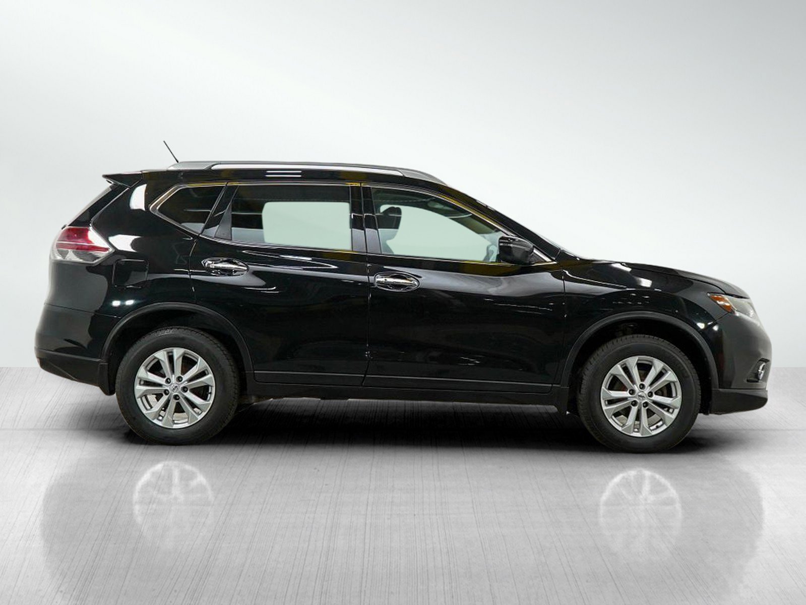 2016 Nissan Rogue SV photo 4