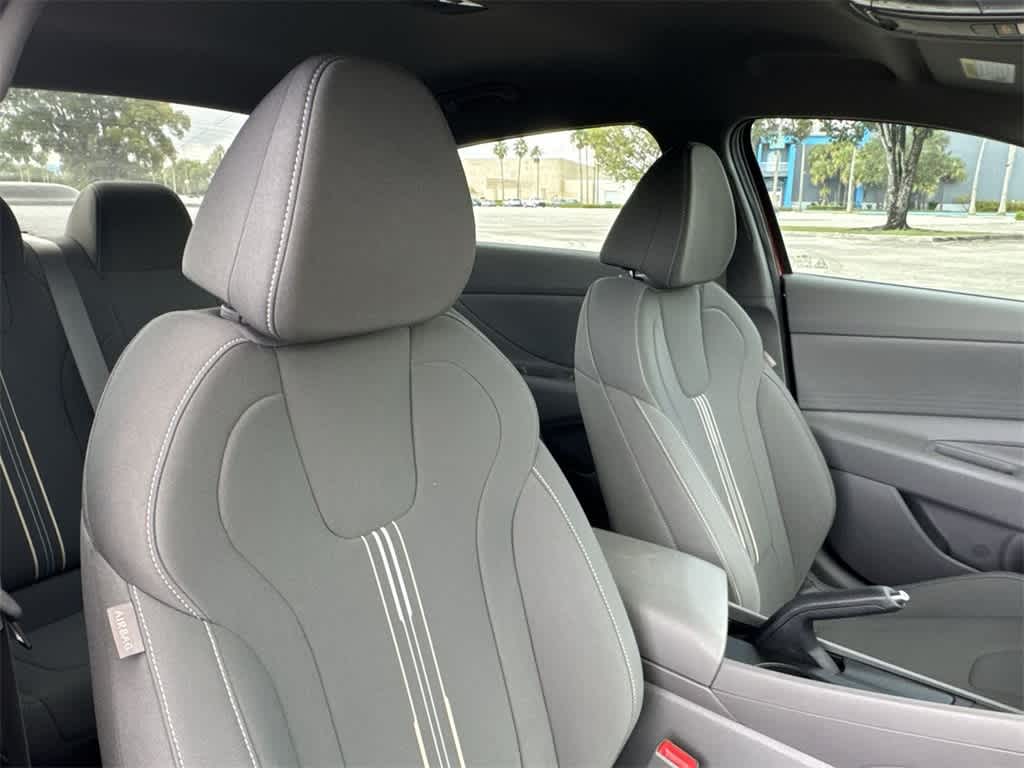 2024 Hyundai Elantra SEL photo 26