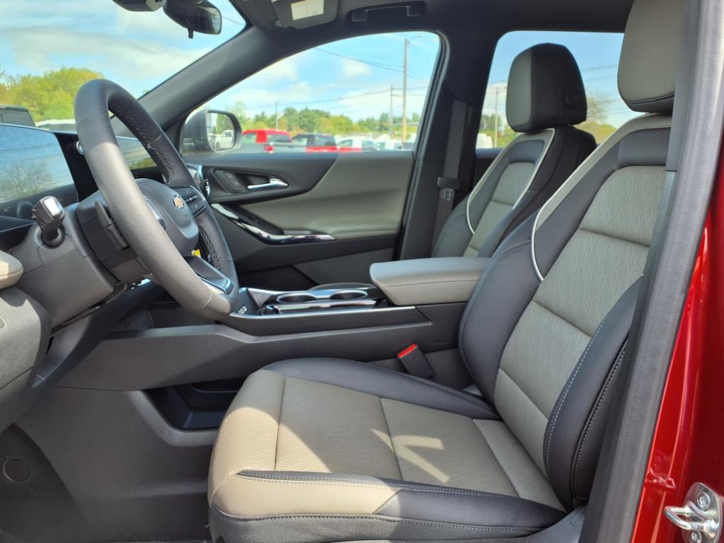 2025 Chevrolet Equinox LT photo 8