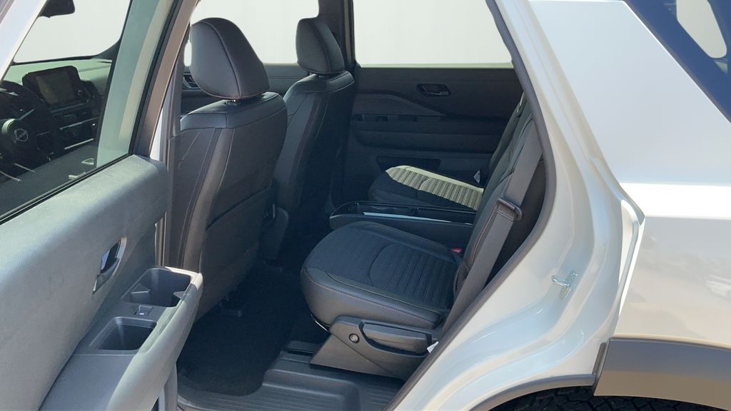 2025 Nissan Pathfinder Rock Creek photo 9