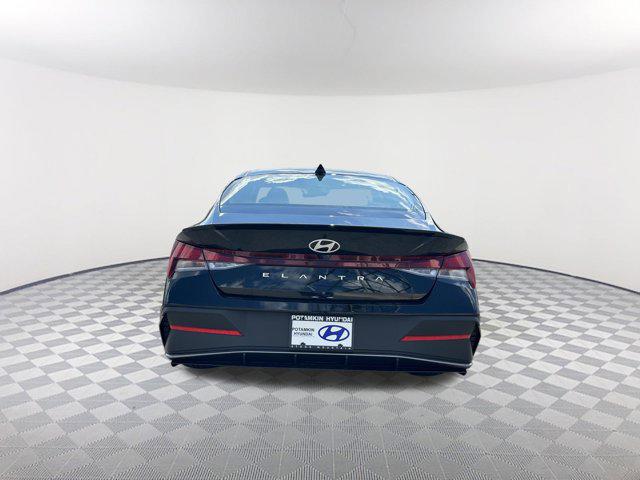 2025 Hyundai Elantra SEL Sport photo 6