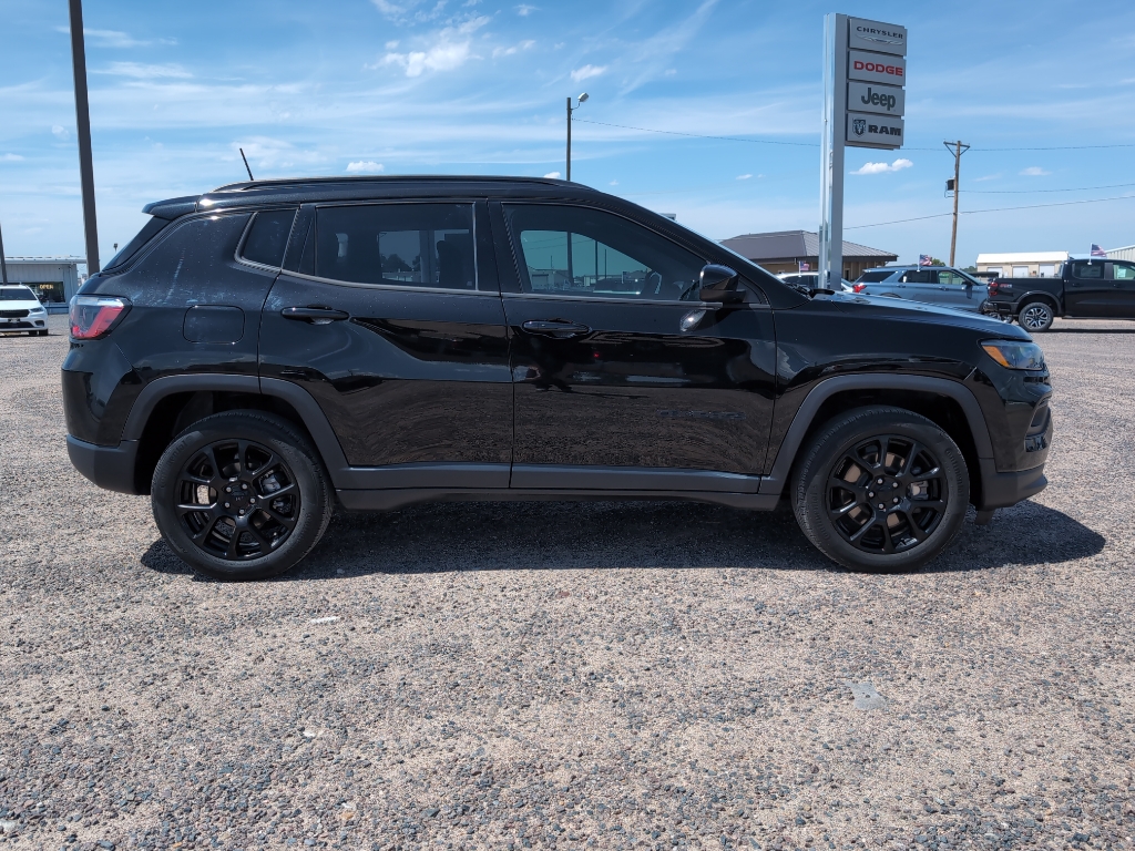 2023 Jeep Compass Altitude photo 4