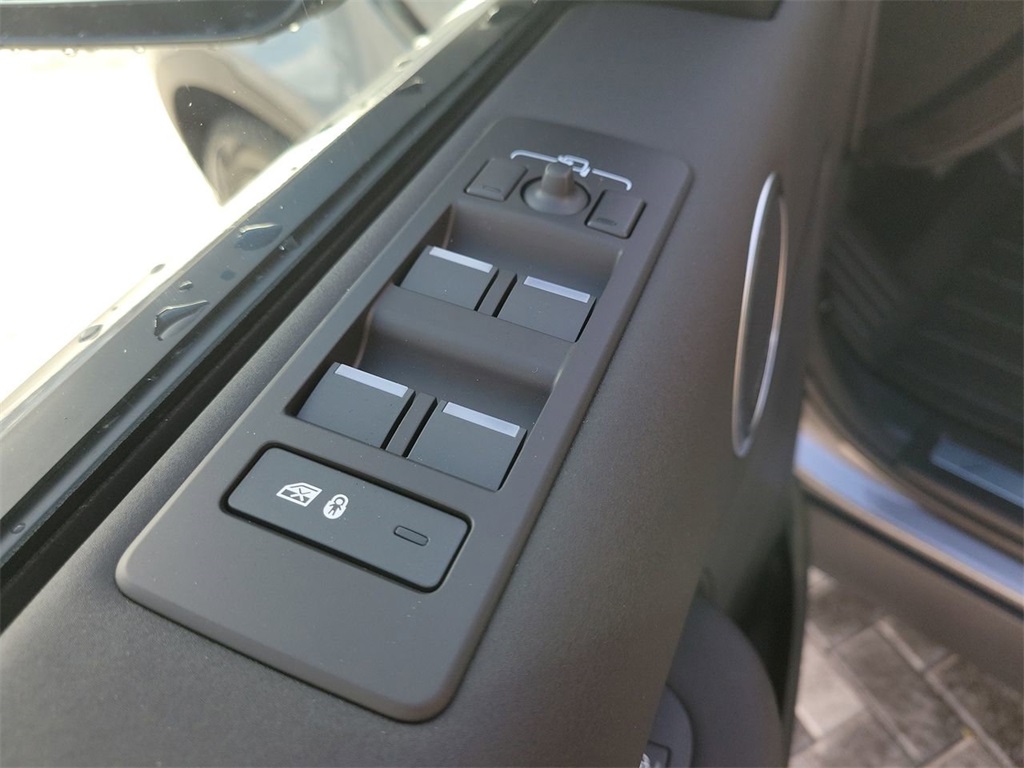 2025 Land Rover Discovery S photo 22