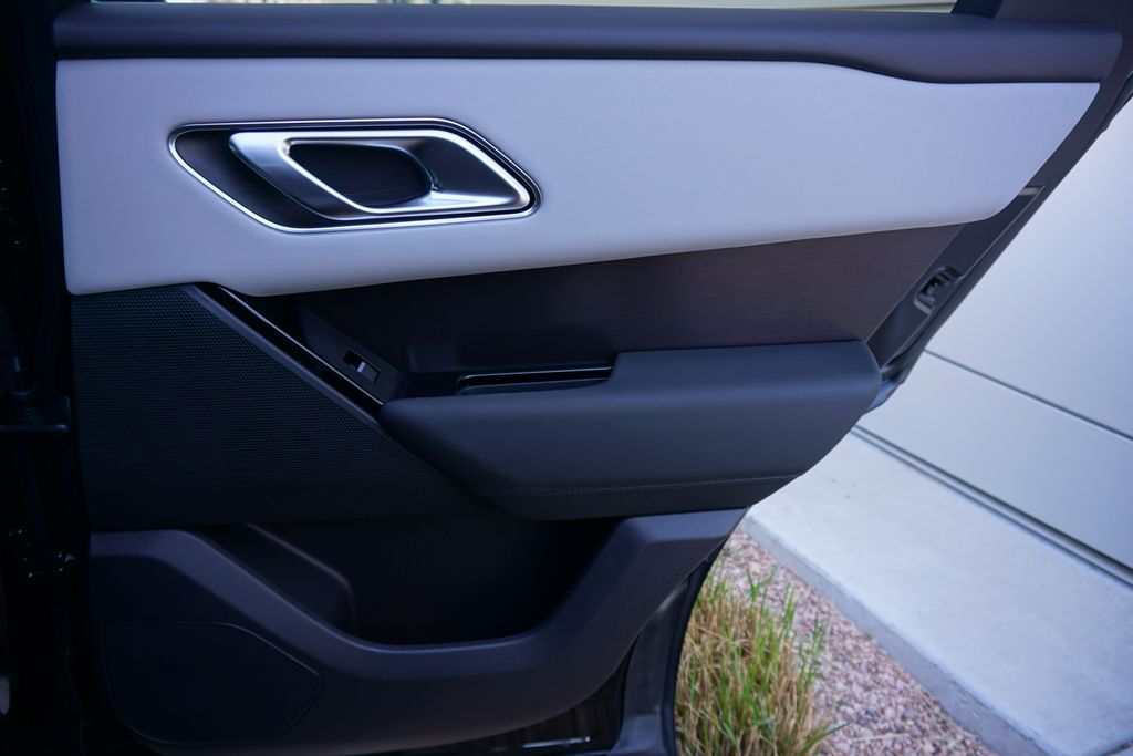 2026 Land Rover Range Rover Velar SE photo 34
