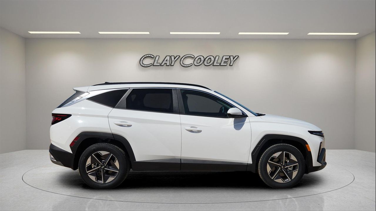 2025 Hyundai Tucson SEL photo 2