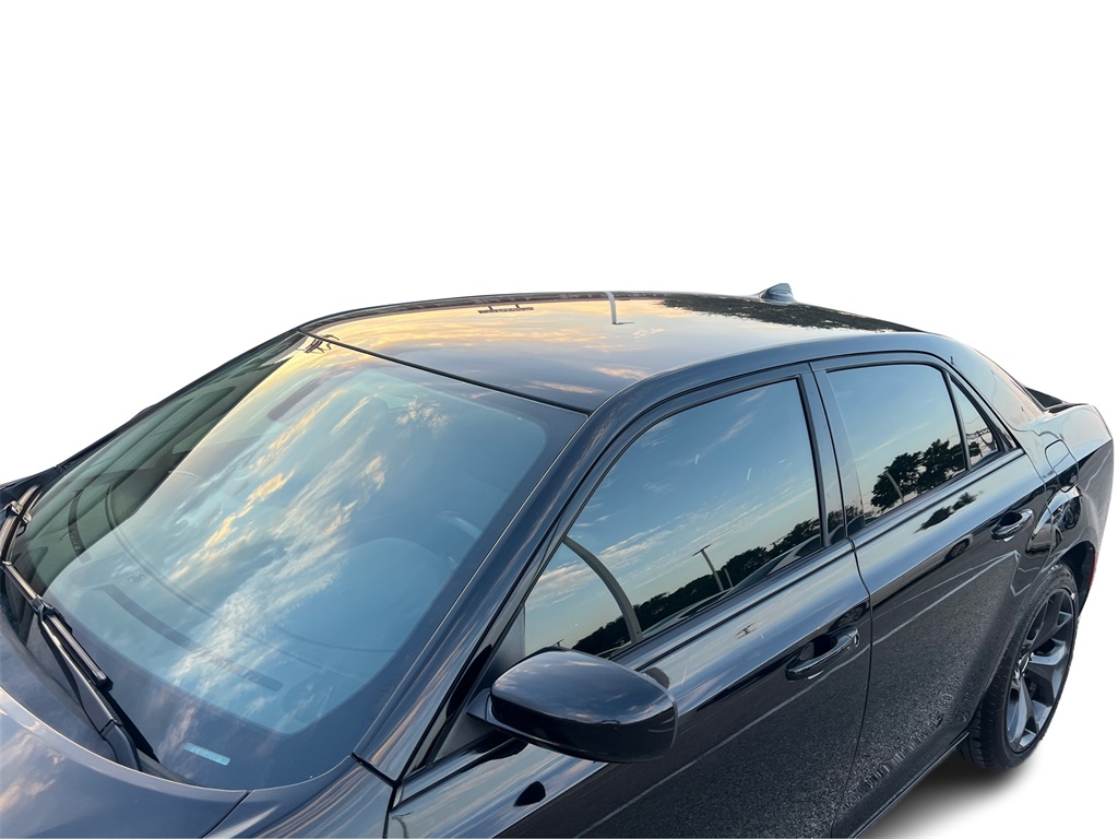 2020 Chrysler 300 Touring photo 12