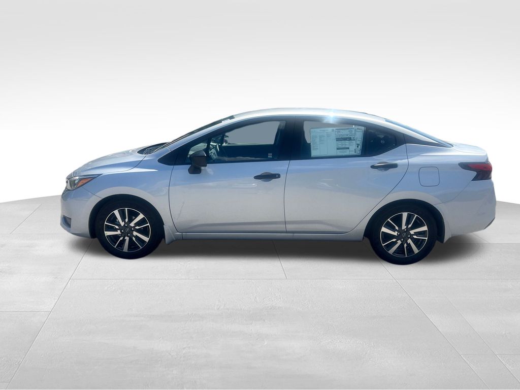 2025 Nissan Versa 1.6 S photo 2