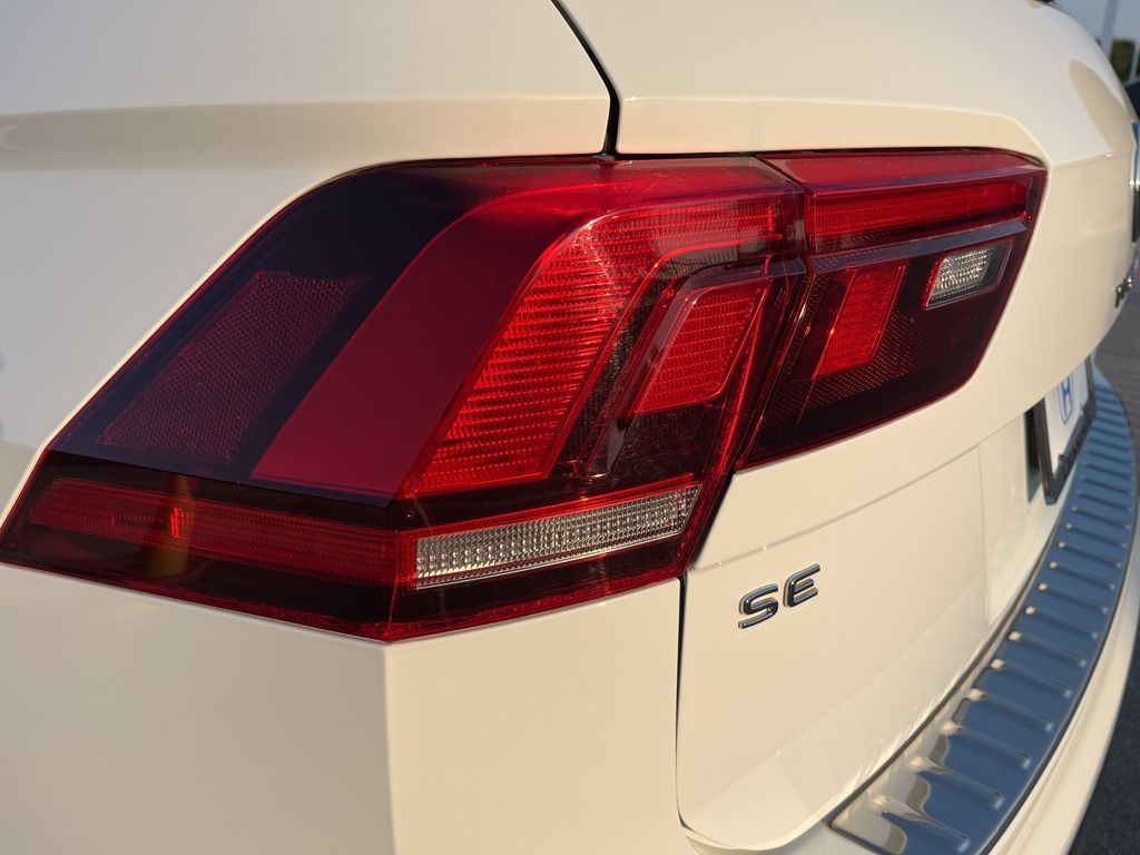 2022 Volkswagen Tiguan SE photo 7