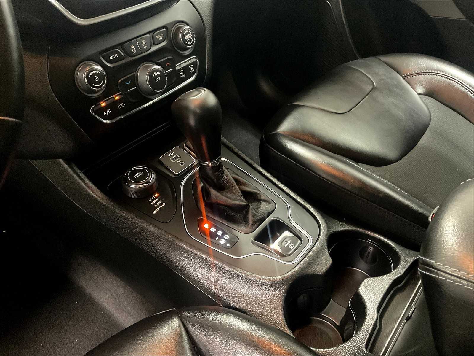 2021 Jeep Cherokee Latitude photo 20
