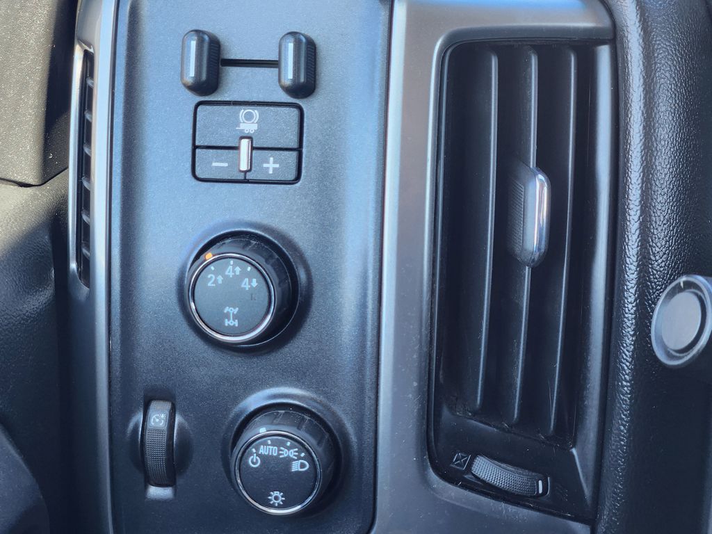 2016 Chevrolet Silverado 3500HD LT photo 26