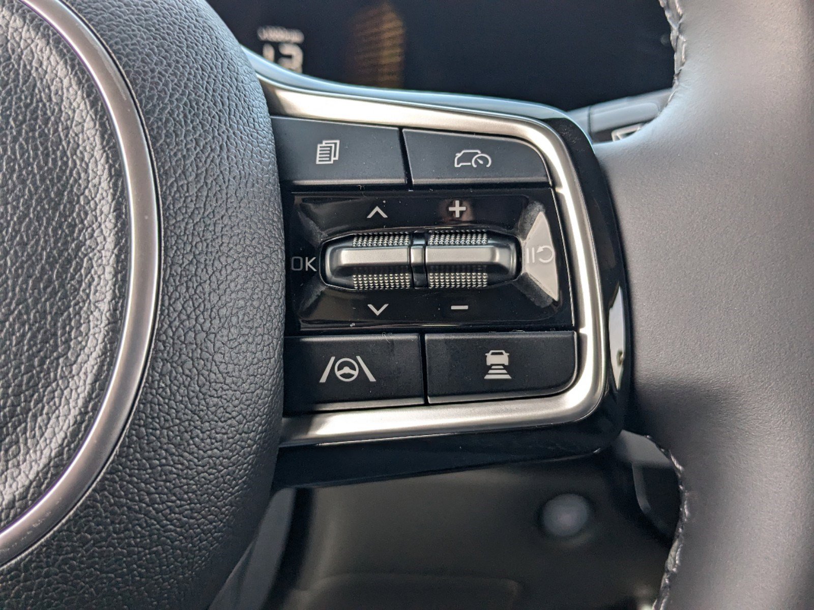 2025 Kia Carnival EX photo 30