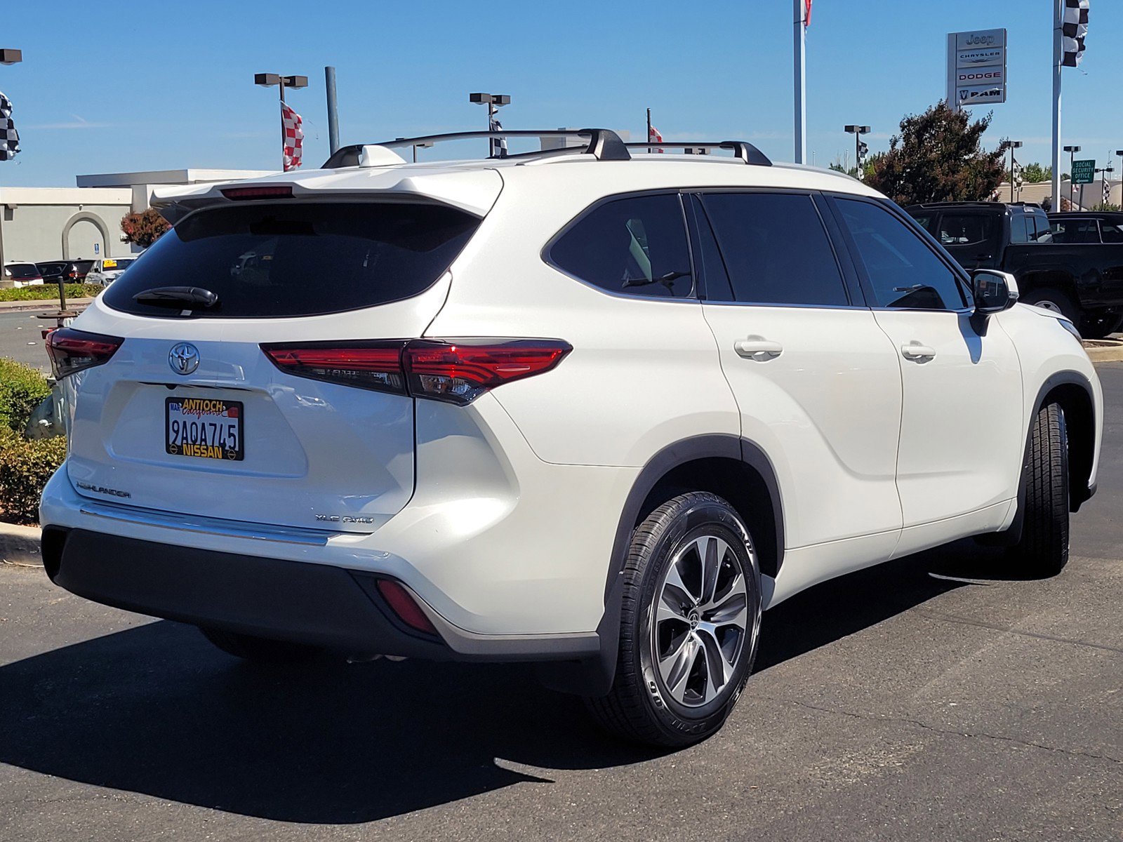2022 Toyota Highlander XLE photo 3