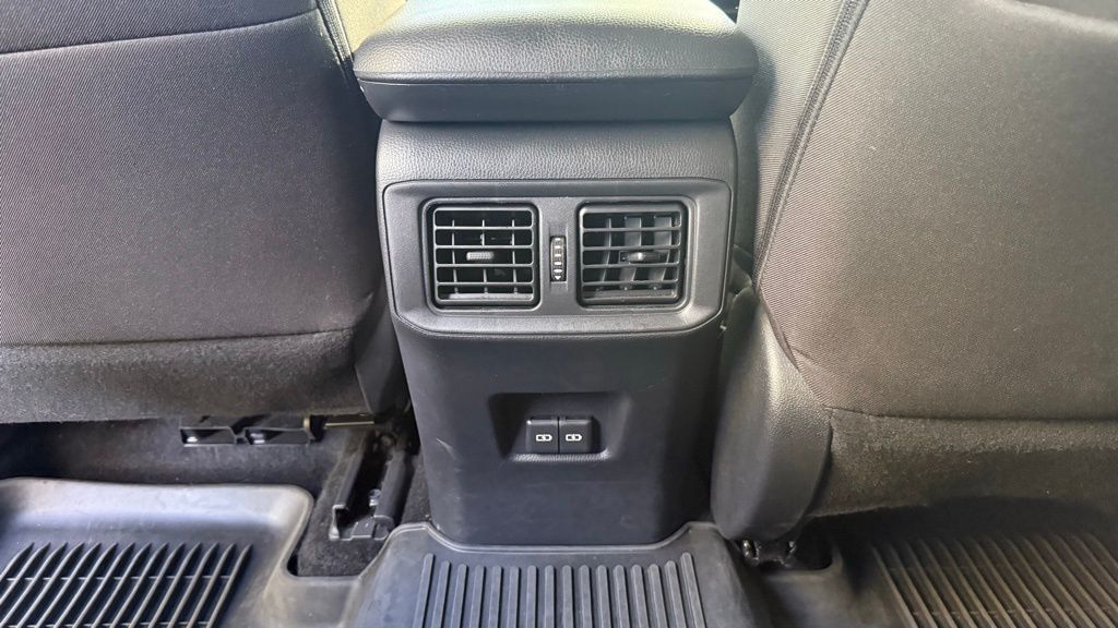 2024 Toyota RAV4 Hybrid XLE photo 19