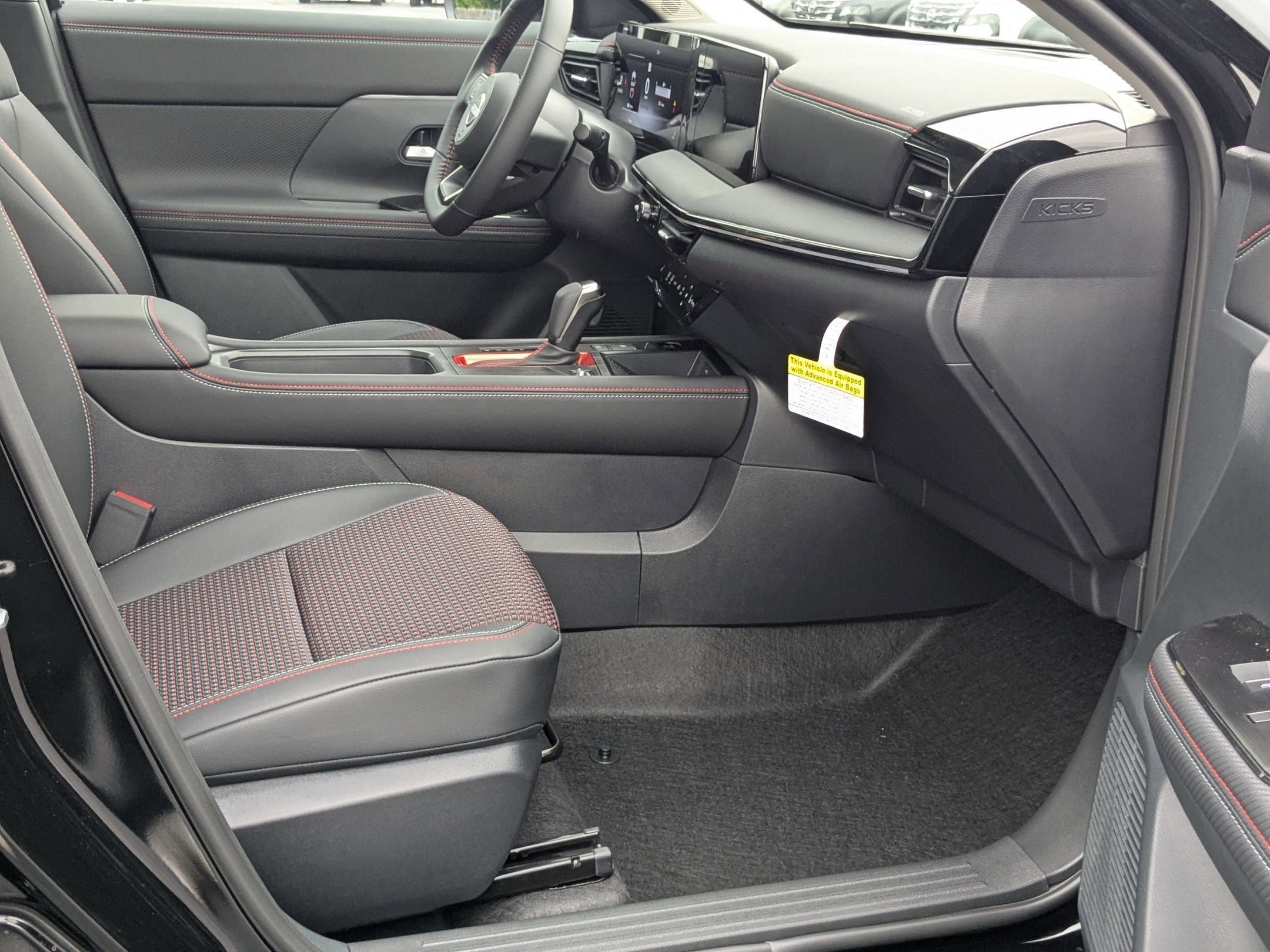 2025 Nissan Kicks SR photo 20