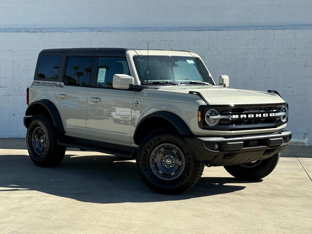 2025 Ford Bronco 4-Door Outer Banks's photo