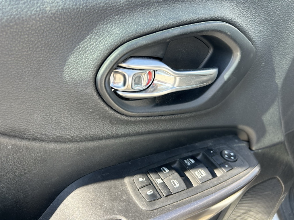 2019 Jeep Cherokee Latitude photo 10
